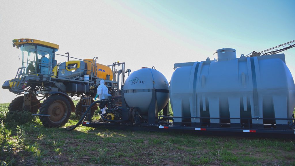 Preparo de calda agrícola com tanque Speed Mix 3.0 no campo